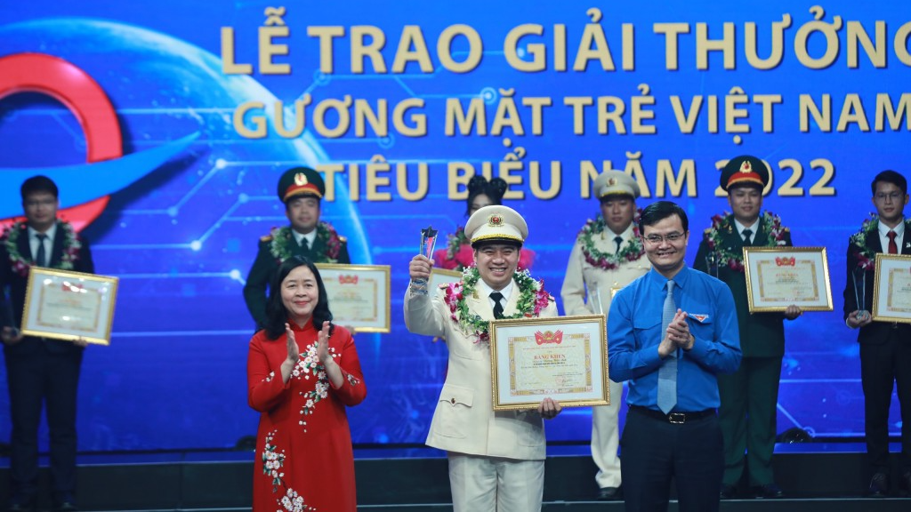 Trưởng