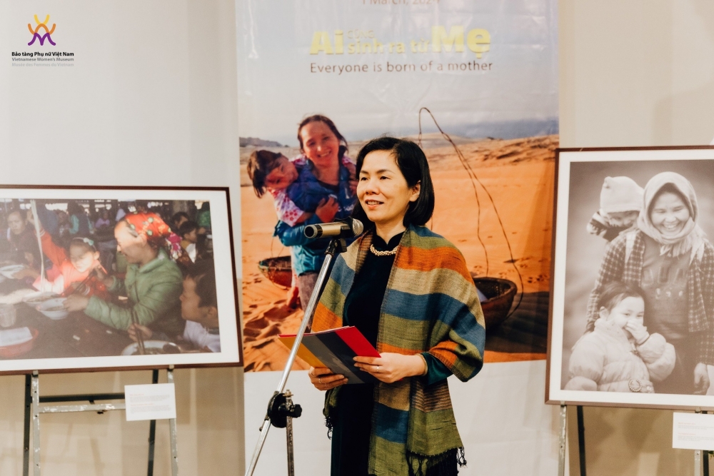 Triển lãm 30 bức ảnh đặc sắc về tình mẫu tử thiêng liêng