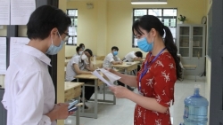 Ngày 24/4, học sinh nộp phiếu đăng ký dự tuyển vào lớp 10