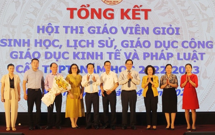 Tuyên dương, khen thưởng 102 giáo viên dạy giỏi cấp THPT năm học 2022 - 2023