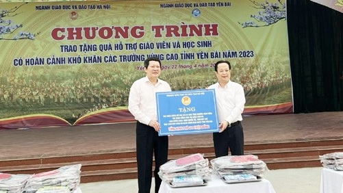 Ngành Giáo dục Hà Nội thăm, tặng quà giáo viên, học sinh có hoàn cảnh khó khăn tỉnh Yên Bái