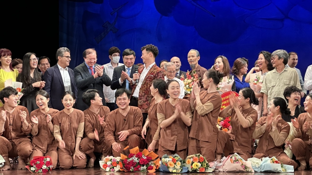 Nhà hát Kịch Việt Nam công diễn vở kịch “Người đi dép cao su”