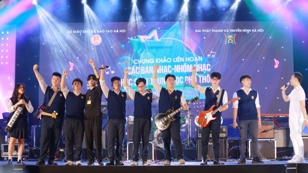 Ban nhạc 05UG, trường THPT Việt Đức (Hà Nội)