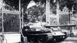 Thiêng liêng khát vọng hòa bình và thống nhất non sông