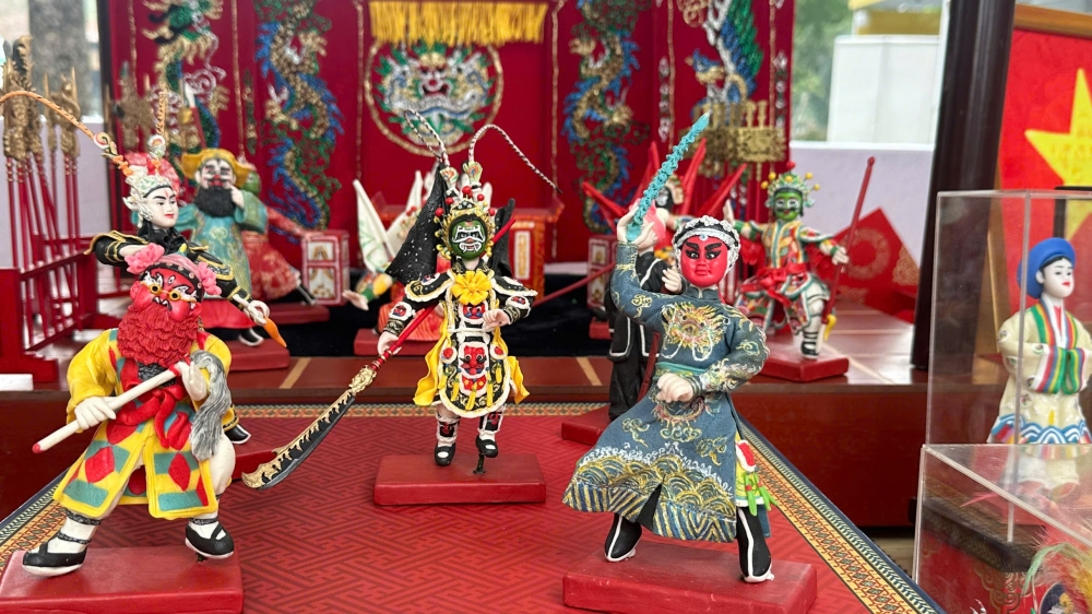 Phong phú sản phẩm làng nghề tại Lễ hội quà tặng du lịch Hà Nội năm 2025