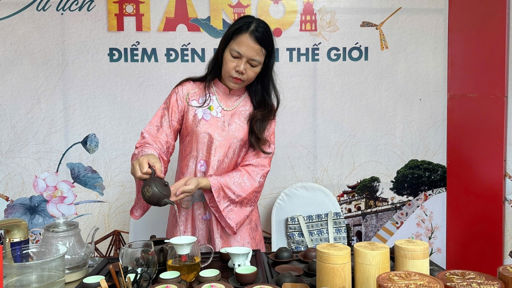 Phong phú sản phẩm làng nghề tại Lễ hội quà tặng du lịch Hà Nội năm 2025