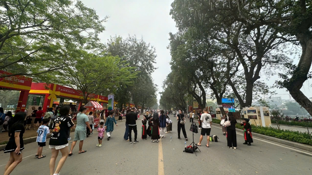 Phong phú sản phẩm làng nghề tại Lễ hội quà tặng du lịch Hà Nội năm 2025