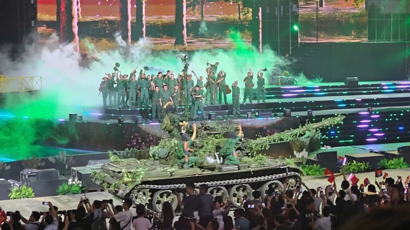 Khán giả trào dâng niềm tự hào khi xem "Hẹn ước Bắc - Nam"