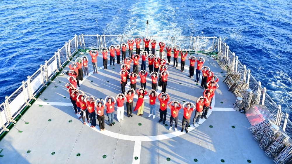 "Chuyến tàu Đại đoàn kết" - Hải trình mang yêu thương về đất Mẹ