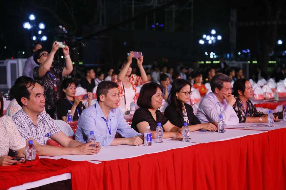 1.200 người tham gia cầu truyền hình “Vang mãi khúc khải hoàn”