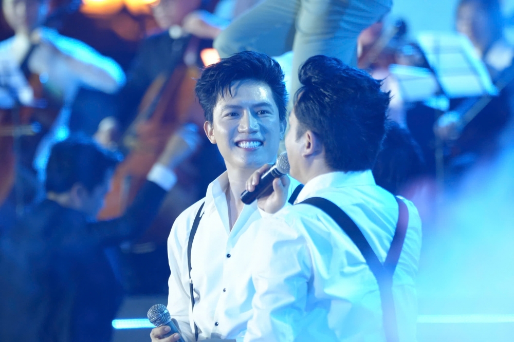 Hùng tráng khúc ca khải hoàn