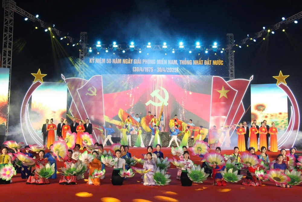 Bản hùng ca hòa cùng non sông thống nhất