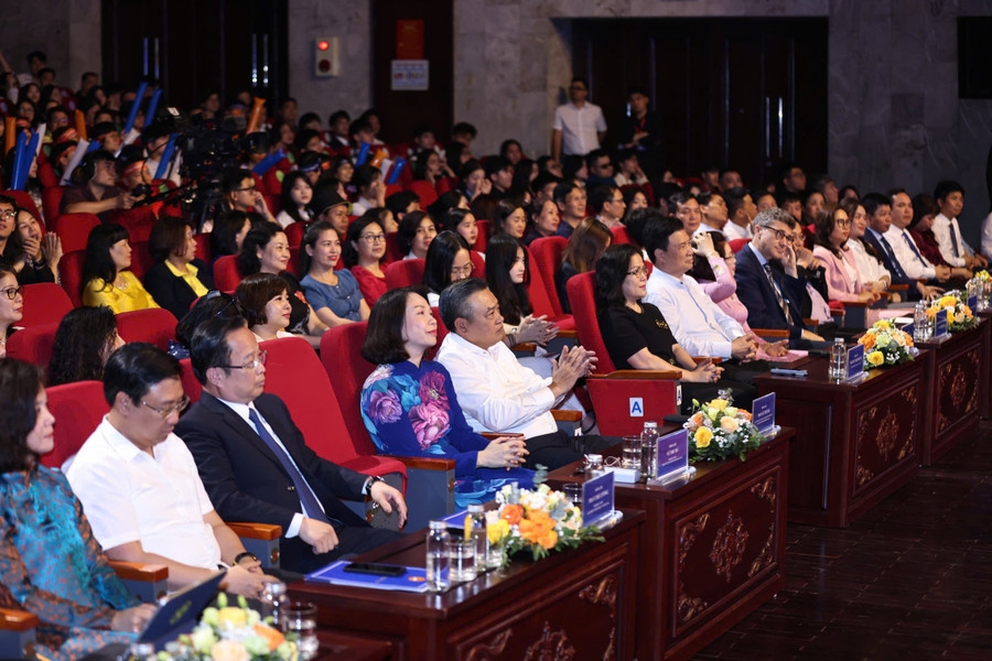 Ban nhạc BG70 của THPT Việt Đức được vinh danh