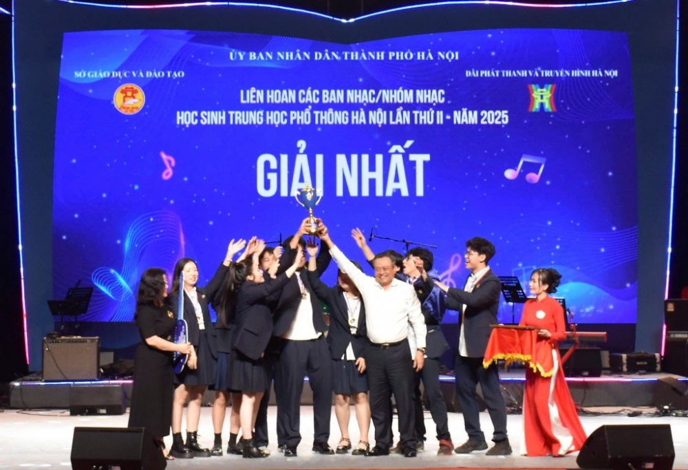 Ban nhạc BG70 của THPT Việt Đức được vinh danh