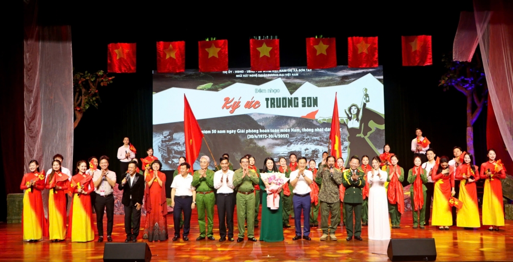 Sơn Tây tặng Nhân dân, người có công món quà nghệ thuật hoành tráng