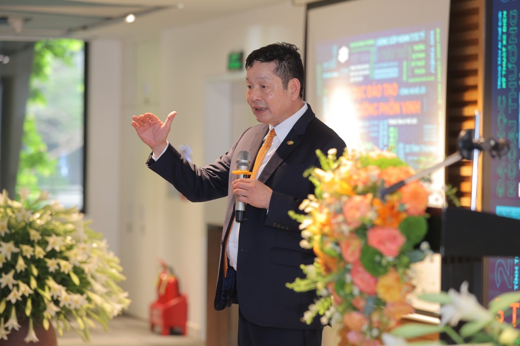 Chủ tịch HĐQT FPT Trương Gia Bình phát biểu tại buổi làm việc - Ảnh: VGP/VA