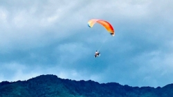 Độc đáo Festival dù lượn “Bay trên mùa nước đổ” năm 2023