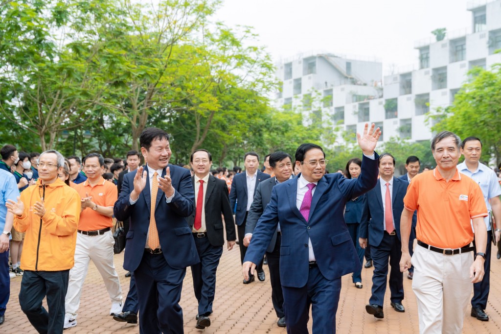 Thủ tướng Chính phủ Phạm Minh Chính thăm và làm việc với trường Đại học FPT và Công ty TNHH Phần mềm FPT - Ảnh: VGP/VA