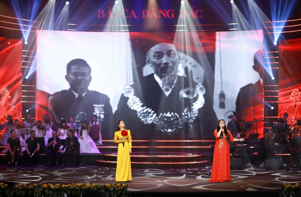 Ấn tượng với giọng ca người Philipines hát về Chủ tịch Hồ Chí Minh