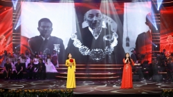 Ấn tượng với nữ ca sĩ Philippines hát về Chủ tịch Hồ Chí Minh