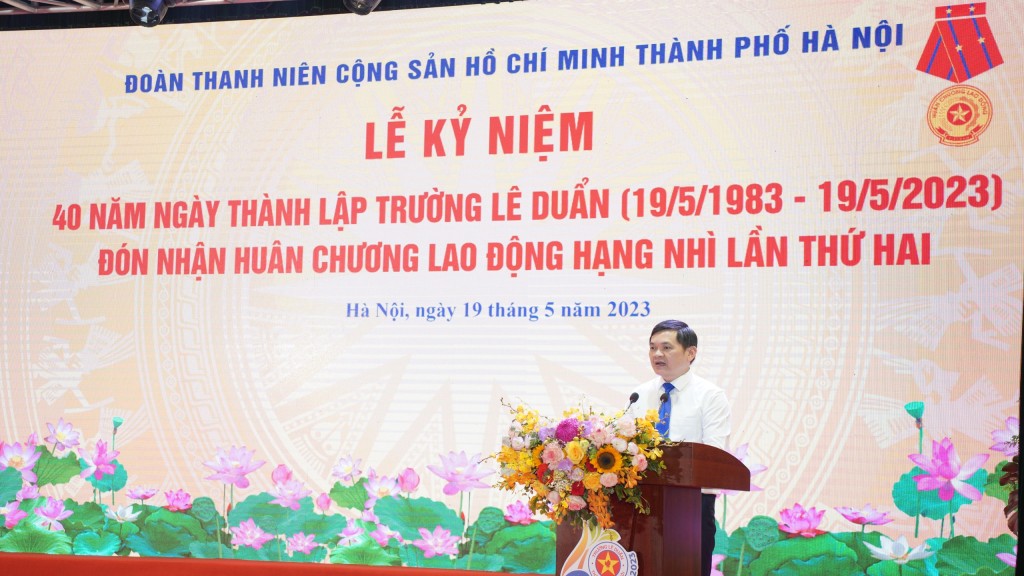 Đồng chí Nguyễn Thứ Mười, Hiệu trưởng trường Lê Duẩn đọc diễn văn kỷ niệm 40 năm Ngày thành lập trường