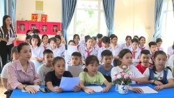 Học sinh huyện Phúc Thọ (Hà Nội) được truyền dạy hát chèo