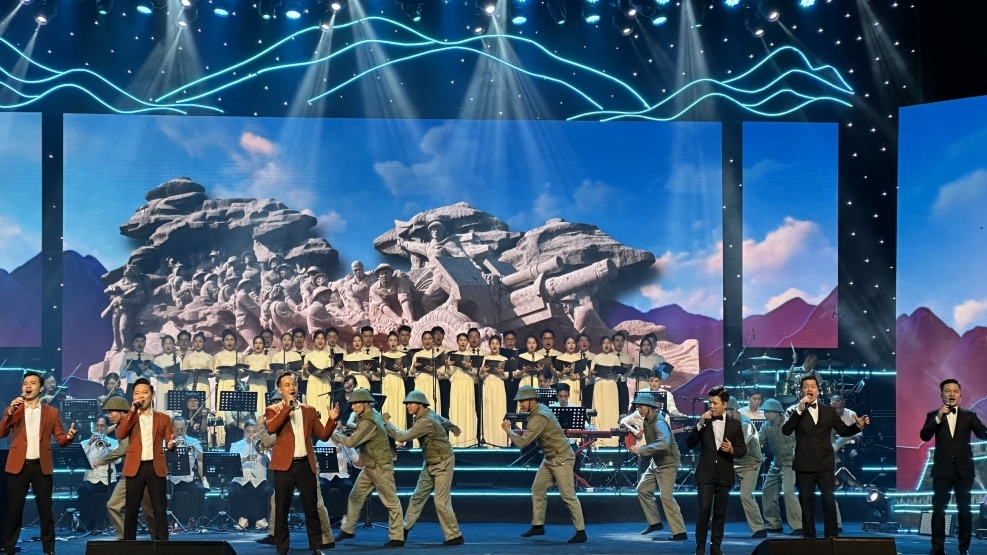 Khúc khải hoàn ca từ mùa Hè Điện Biên đến mùa Thu Hà Nội