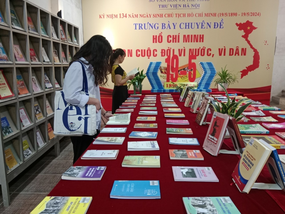 Trưng bày 300 tài liệu về Chủ tịch Hồ Chí Minh
