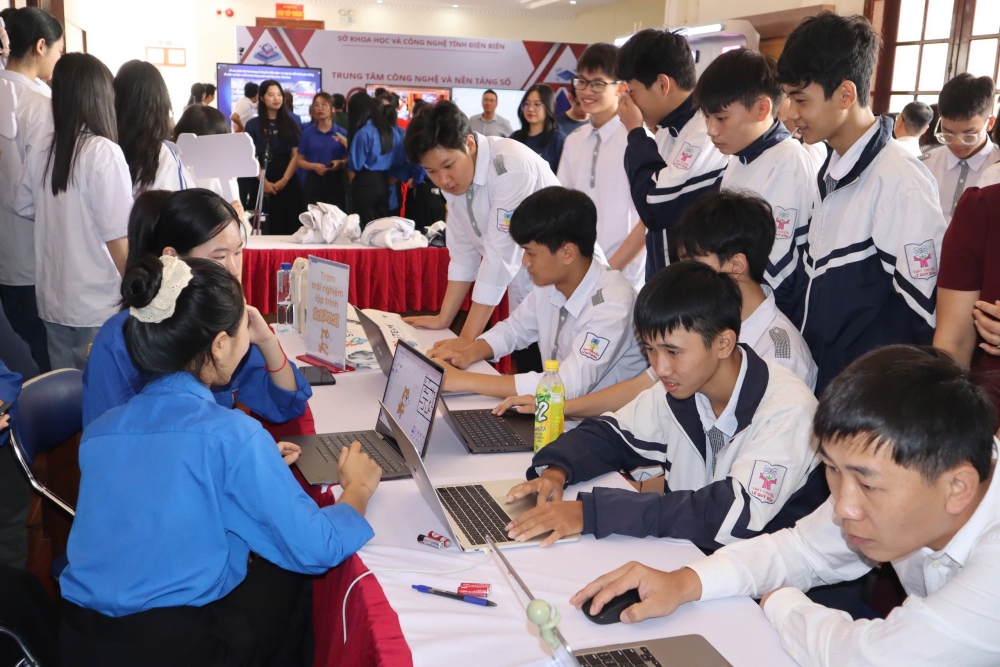 Sôi động “Ngày hội AI” tại Điện Biên