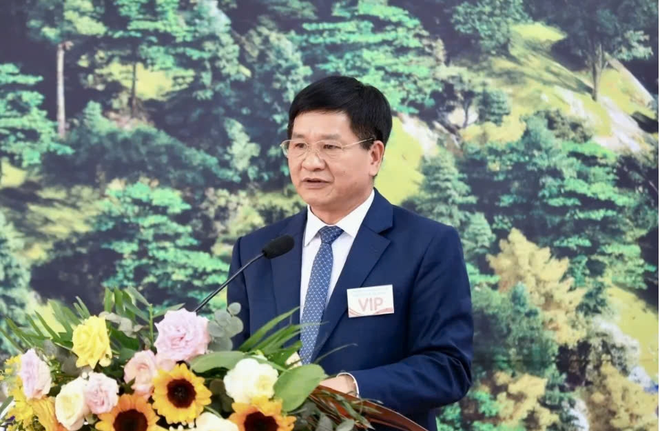 Thiêng liêng Lễ Thượng cờ tại Cột cờ A Pa Chải