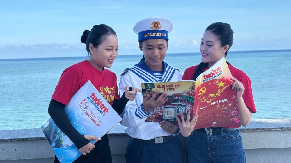 Tuổi trẻ Thủ đô vượt sóng, mang yêu thương tới Trường Sa