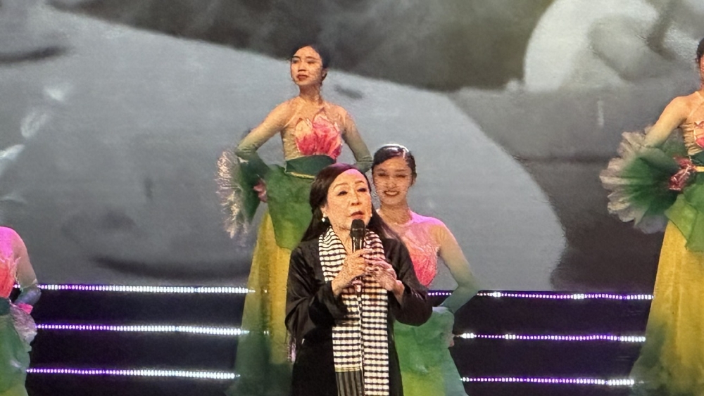 Xúc động những lời ca dâng Bác