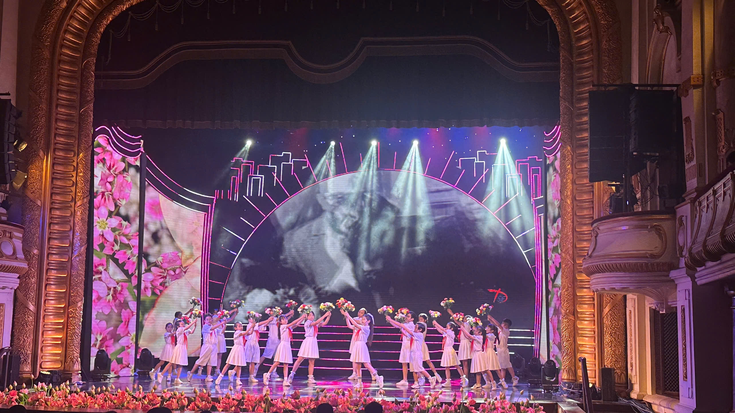 Xúc động những lời ca dâng Bác