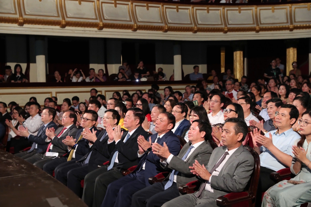 Xúc động những lời ca dâng Bác