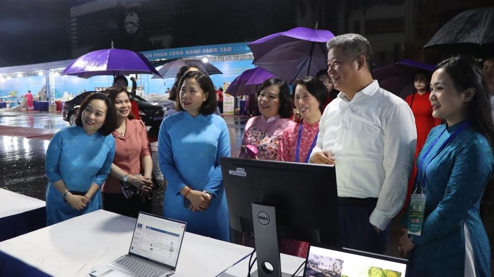 Phụ nữ Thủ đô ứng dụng công nghệ - đổi mới sáng tạo