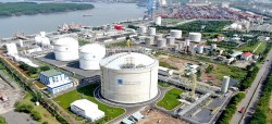 PV GAS k&yacute; hợp đồng nhập khẩu chuyến LNG đầu ti&ecirc;n đến Việt Nam