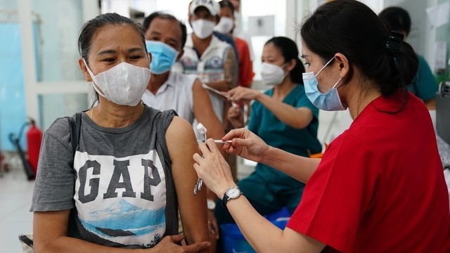 Thống nhất chuyển bệnh COVID-19 từ nhóm A sang B