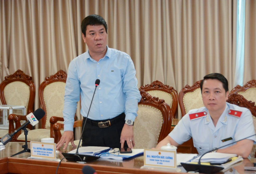 Ông Huỳnh Văn Chương, Cục trưởng Cục Quản lý chất lượng (Bộ GD&amp;amp;ĐT) báo cáo tại hội nghị.