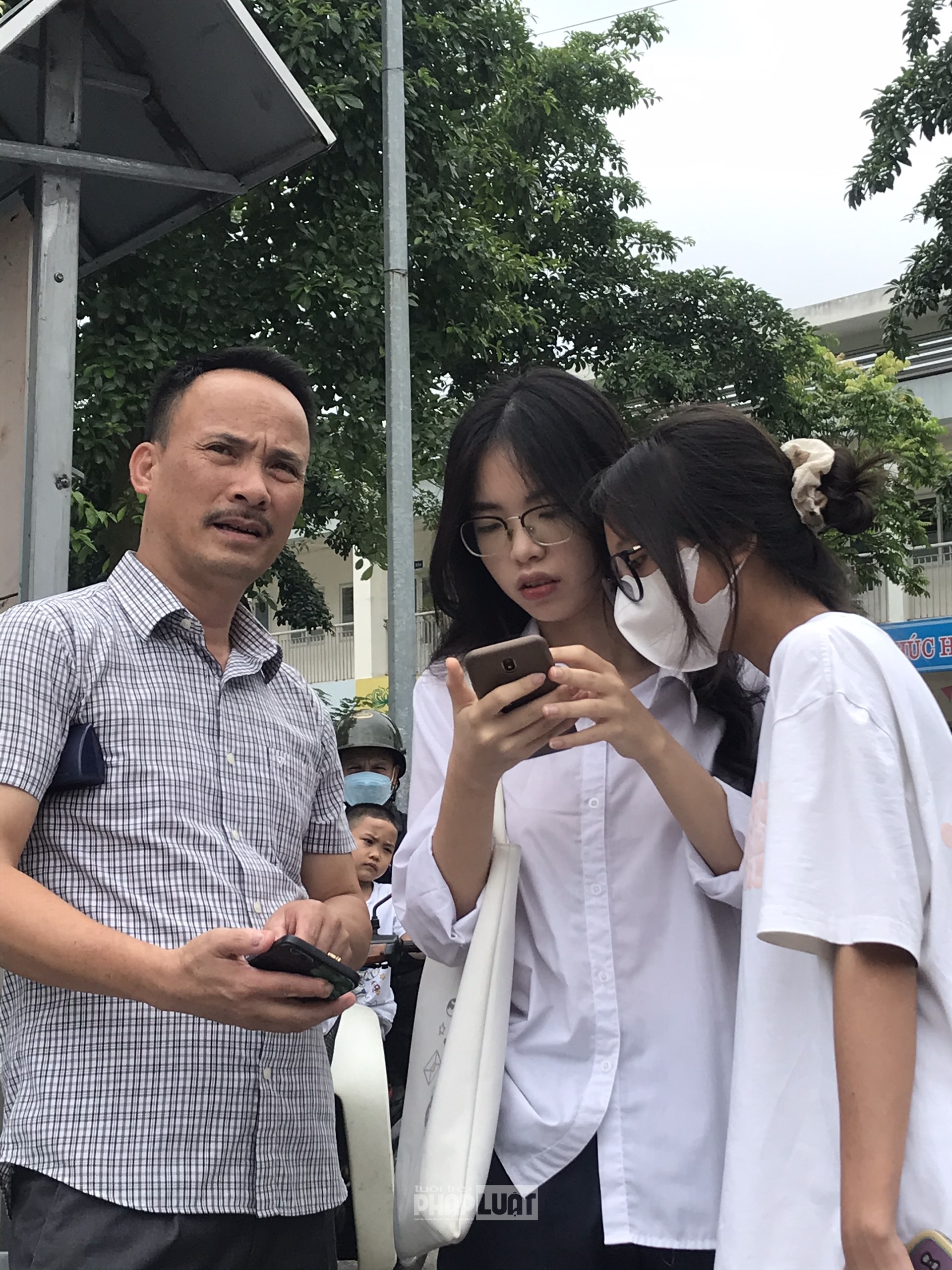 Thí sinh ngoại thành Hà Nội hoàn thành thủ tục dự thi tốt nghiệp THPT 2023