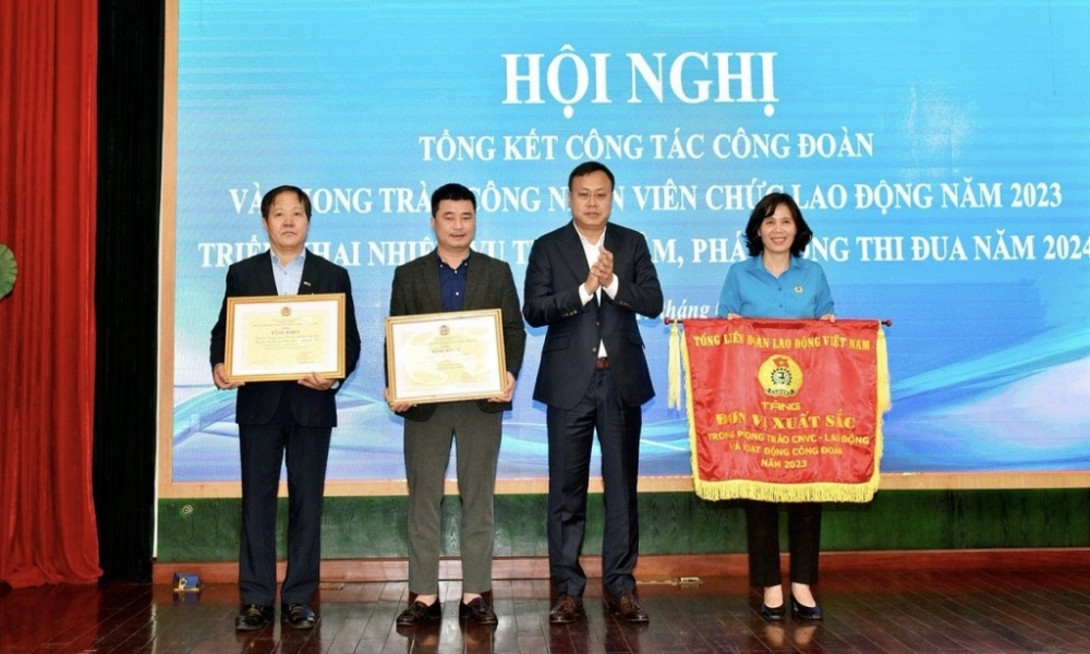 Biểu dương các điển hình trong phong trào "Giỏi việc nước, đảm việc nhà"