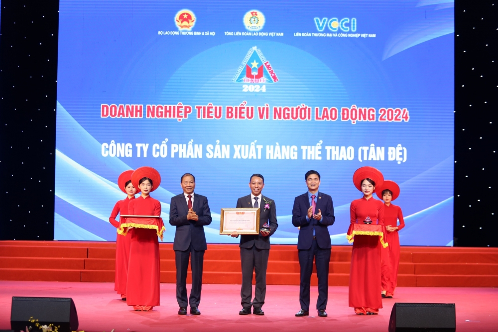 Lễ vinh danh "Doanh nghiệp tiêu biểu vì người lao động 2024"