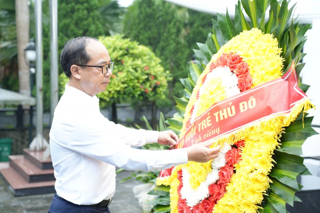 Tưởng nhớ các liệt sĩ tại nghĩa trang Vị Xuyên