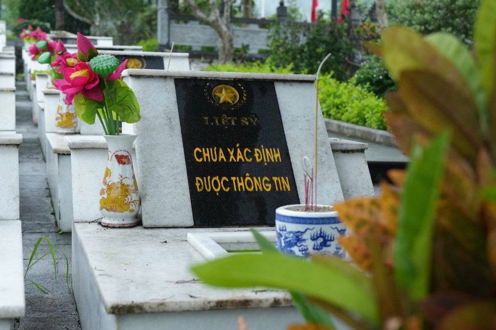 Tưởng nhớ các Anh hùng, liệt sĩ tại nghĩa trang Vị Xuyên