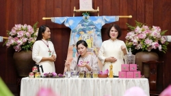 dac sac khong gian van hoa sen va kieu tai van mieu quoc tu giam