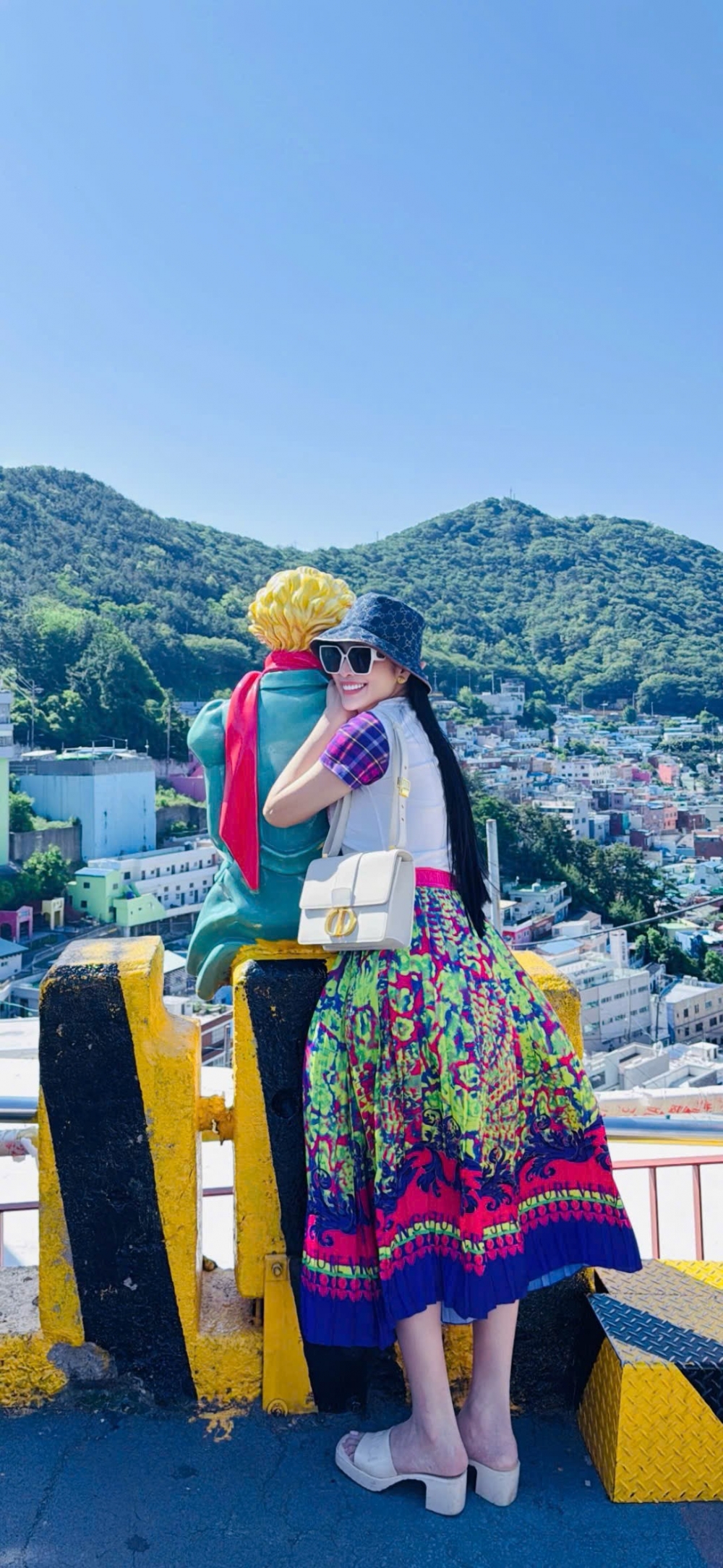 MC Kim Huyền Sâm "chơi trội", dành tặng chuyến nghỉ hè tại Hàn Quốc cho con