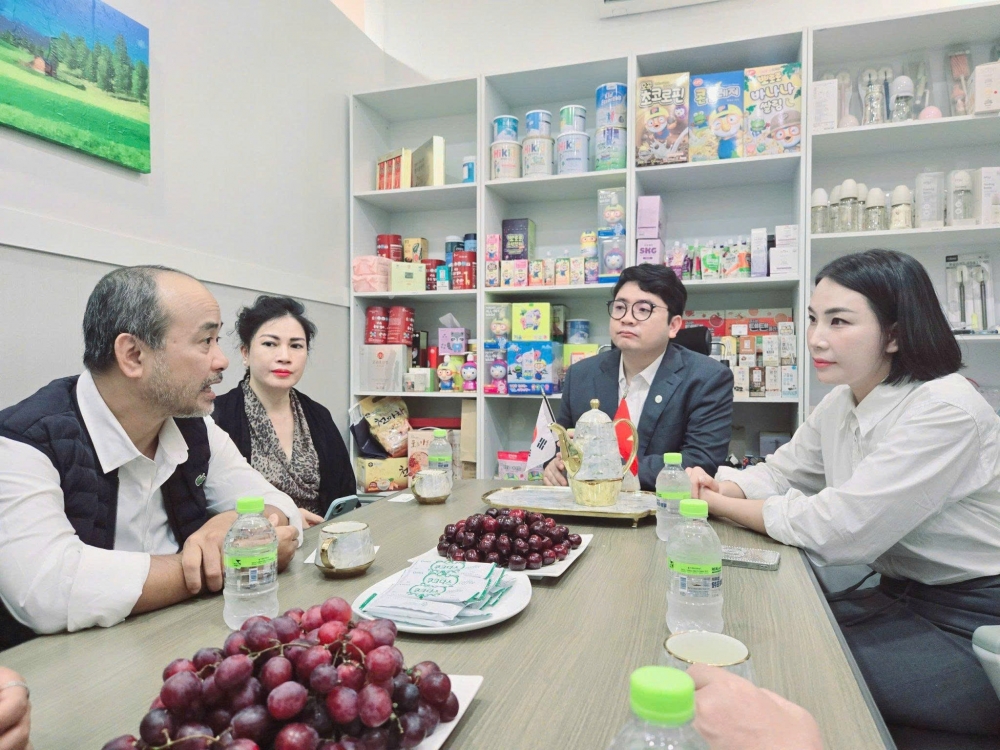 Trao tặng 400 cuốn sách dạy và học tiếng Việt cho kiều bào tại Hàn Quốc