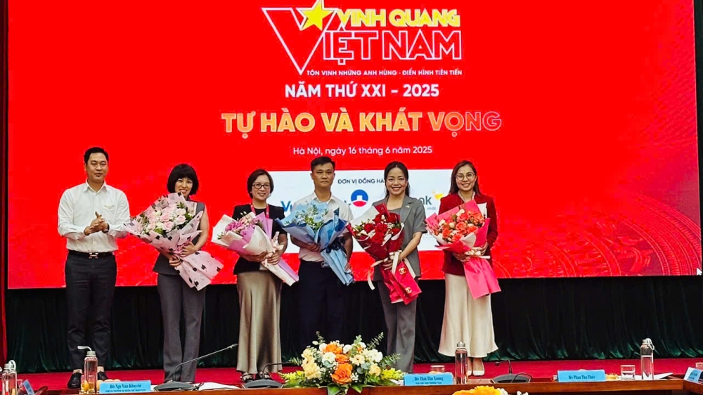 Tôn vinh 19 tấm gương anh hùng, điển hình tiên tiến