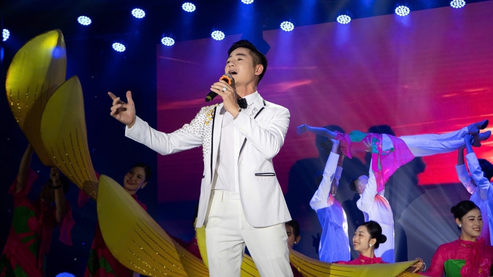 Ấn tượng Liveshow “Ru nửa vầng trăng”