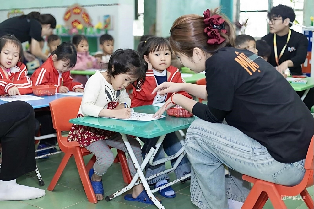 Những sinh viên tình nguyện sẵn sàng "đi để biết, để sống cho ý nghĩa"