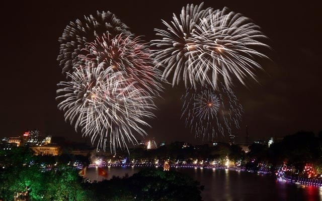 Yên Bái bắn pháo hoa tầm thấp chào mừng thành lập tỉnh Lào Cai mới